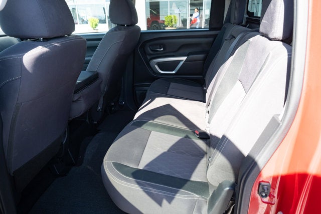 2022 Nissan TITAN Crew Cab SV 4x4