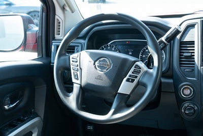 2022 Nissan TITAN Crew Cab SV 4x4