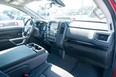 2022 Nissan TITAN Crew Cab SV 4x4