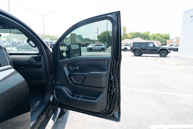 2023 Nissan TITAN Crew Cab SV 4x4