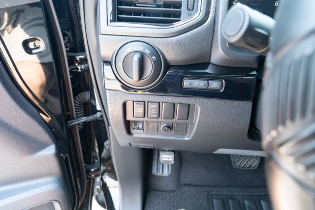 2023 Nissan TITAN Crew Cab SV 4x4
