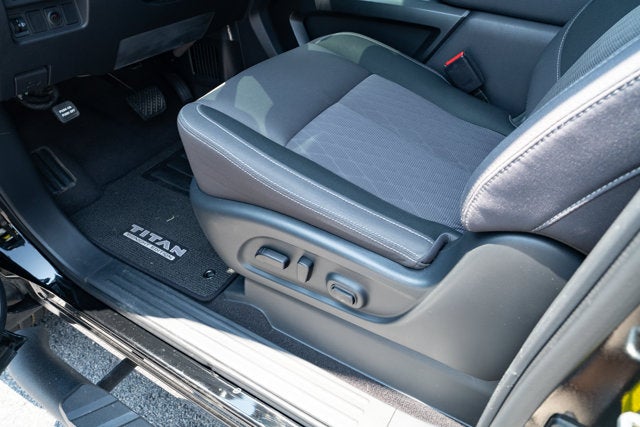 2023 Nissan TITAN Crew Cab SV 4x4