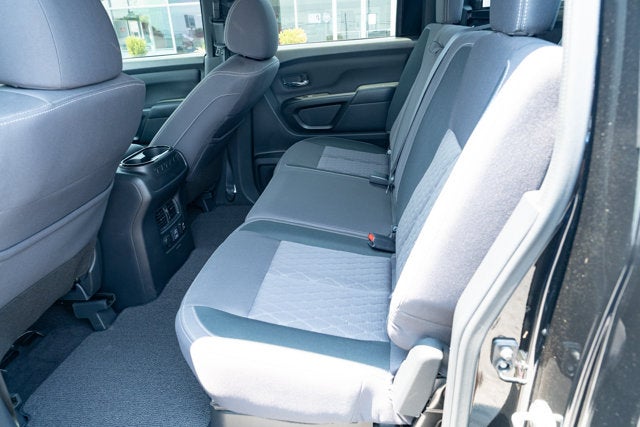 2023 Nissan TITAN Crew Cab SV 4x4