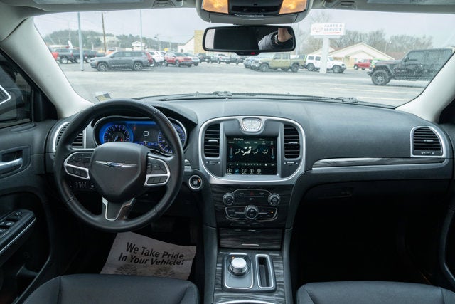 2022 Chrysler 300 Touring