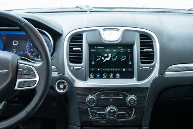 2022 Chrysler 300 Touring