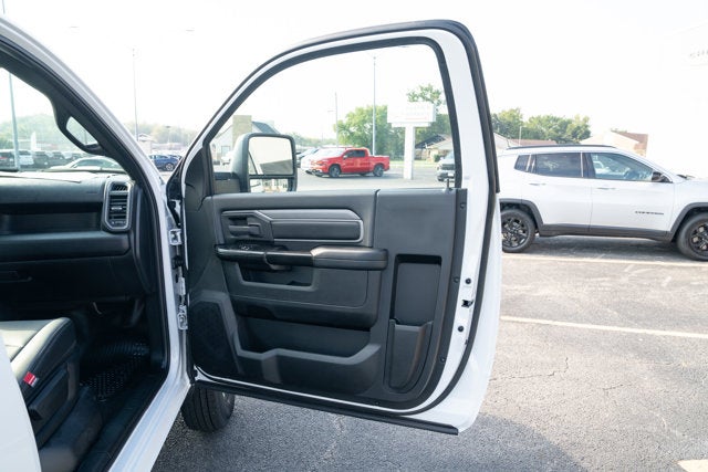 2026 RAM Ram 3500 Chassis Cab RAM 3500 TRADESMAN CHASSIS REGULAR CAB 4X4 84' CA