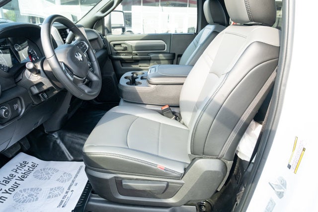 2026 RAM Ram 3500 Chassis Cab RAM 3500 TRADESMAN CHASSIS REGULAR CAB 4X4 84' CA