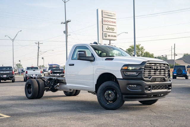 2026 RAM Ram 3500 Chassis Cab RAM 3500 TRADESMAN CHASSIS REGULAR CAB 4X4 84' CA