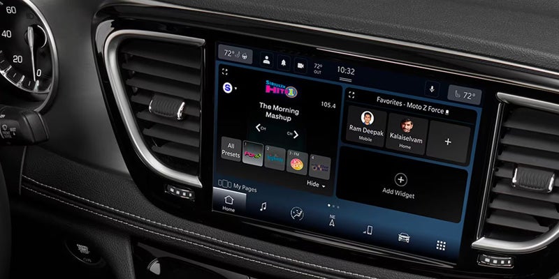 Chrysler Pacifica touchscreen infotainment